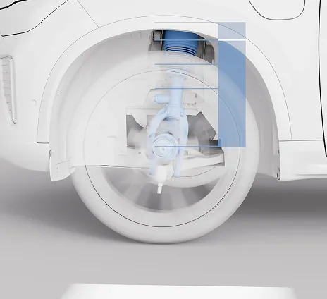 Motorista dirigindo um Volvo com conforto